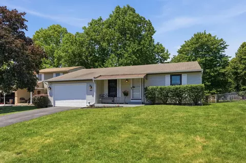 8715 Ripton Dr, Powell, OH 43065