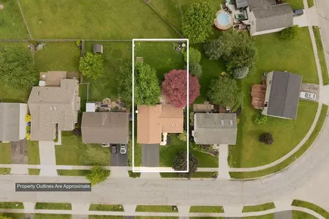 View/Area - 1766 Redcloud Dr, Powell, OH 43065 photo 1 of 5