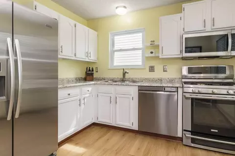Kitchen - 1766 Redcloud Dr, Powell, OH 43065 photo 2 of 2