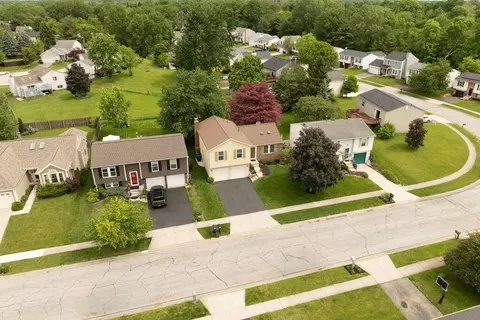 View/Area - 1766 Redcloud Dr, Powell, OH 43065 photo 2 of 5