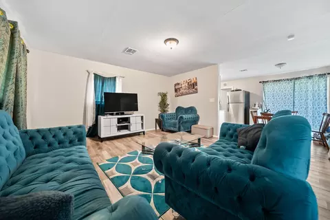 Living - 4034 E Mound St, Columbus, OH 43227 photo 4 of 4