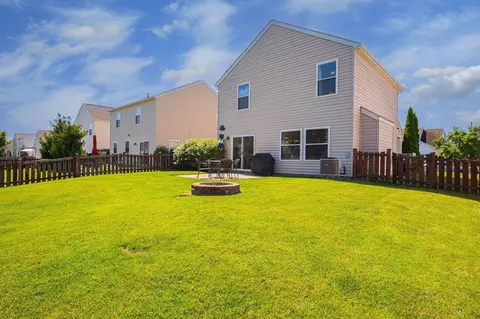 Exterior - 6120 Nasby Dr, Galloway, OH 43119 photo 6 of 9