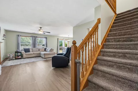 Entry Way - 6120 Nasby Dr, Galloway, OH 43119 photo 3 of 8