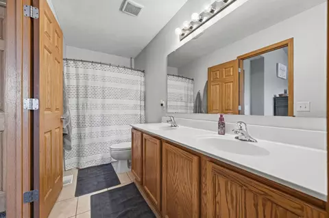 Bath - 6120 Nasby Dr, Galloway, OH 43119 photo 4 of 5
