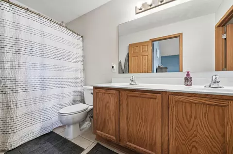 Bath - 6120 Nasby Dr, Galloway, OH 43119 photo 3 of 5