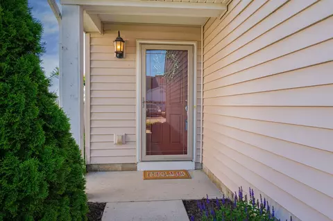 Entry Way - 6120 Nasby Dr, Galloway, OH 43119 photo 8 of 8