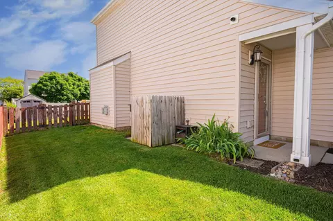 Exterior - 6120 Nasby Dr, Galloway, OH 43119 photo 8 of 9