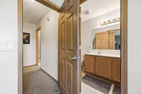 Entry Way - 6120 Nasby Dr, Galloway, OH 43119 photo 4 of 8
