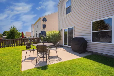 Exterior - 6120 Nasby Dr, Galloway, OH 43119 photo 2 of 9