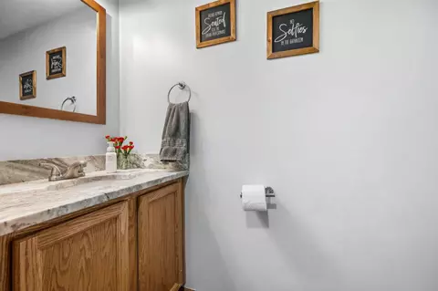 Bath - 6120 Nasby Dr, Galloway, OH 43119 photo 1 of 5