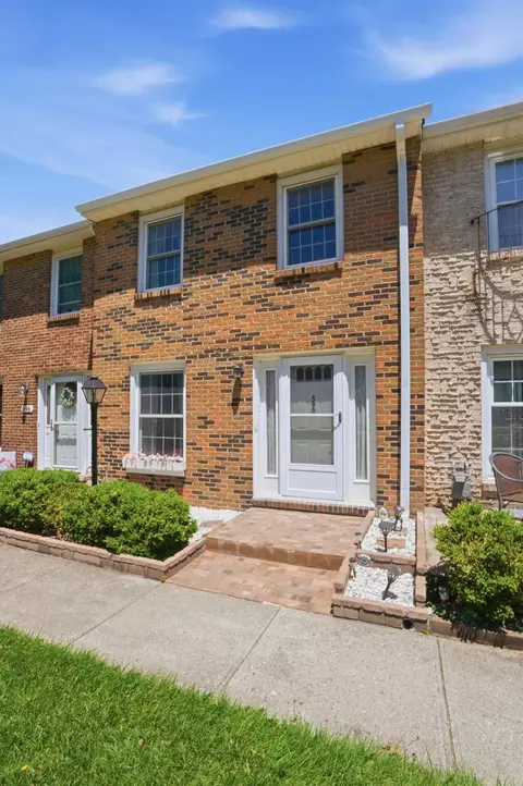 596 Pamlico St #X4, Columbus, OH 43228