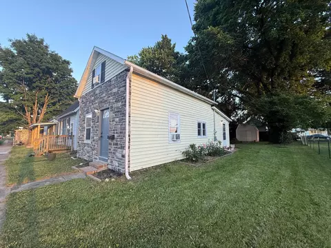 Exterior - 207 E Mill St, Circleville, OH 43113 photo 11 of 13