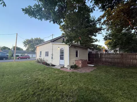 Exterior - 207 E Mill St, Circleville, OH 43113 photo 8 of 13