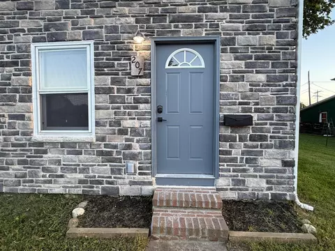 Exterior - 207 E Mill St, Circleville, OH 43113 photo 3 of 13