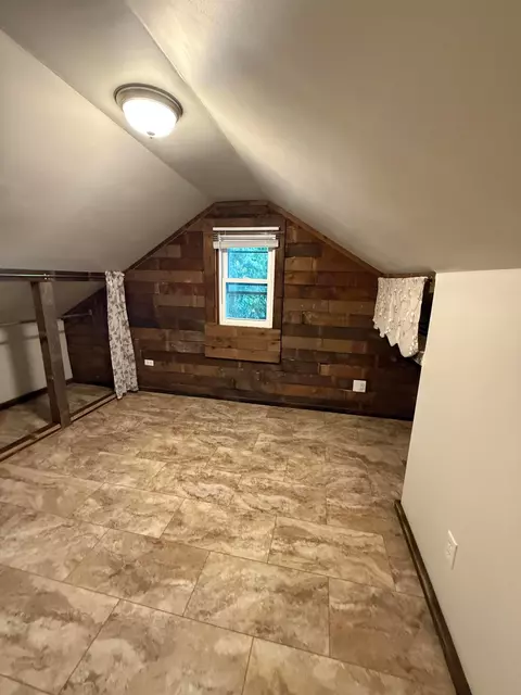 Bedroom - 207 E Mill St, Circleville, OH 43113 photo 6 of 6