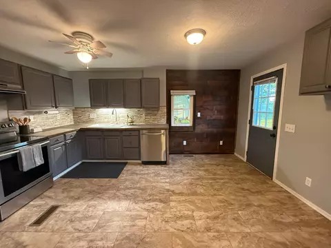 Kitchen - 207 E Mill St, Circleville, OH 43113 photo 2 of 3