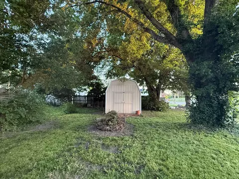 Exterior - 207 E Mill St, Circleville, OH 43113 photo 6 of 13