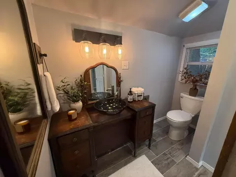 Bath - 207 E Mill St, Circleville, OH 43113 photo 2 of 13