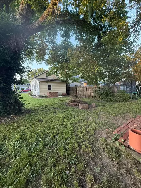 Exterior - 207 E Mill St, Circleville, OH 43113 photo 4 of 13