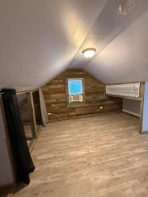 Bedroom - 207 E Mill St, Circleville, OH 43113 photo 4 of 6