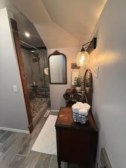 Bath - 207 E Mill St, Circleville, OH 43113 photo 7 of 13