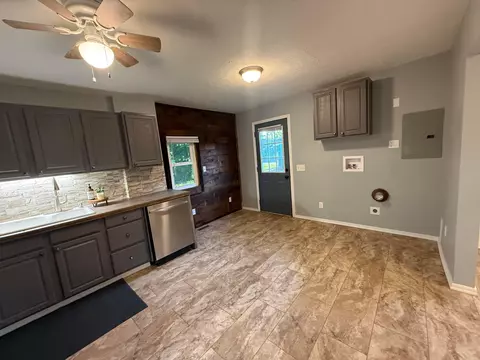 Kitchen - 207 E Mill St, Circleville, OH 43113 photo 3 of 3