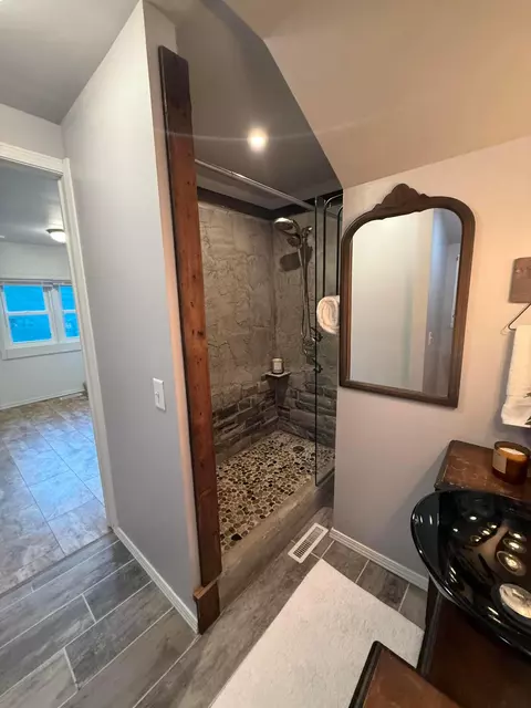 Bath - 207 E Mill St, Circleville, OH 43113 photo 6 of 13