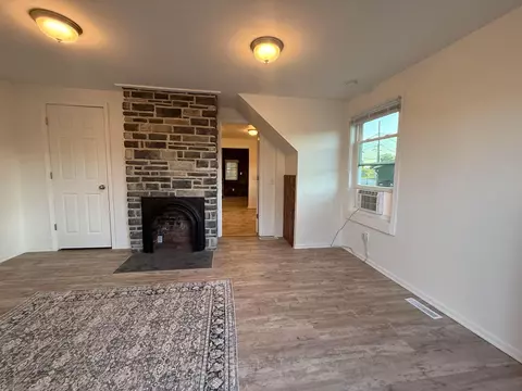 Living - 207 E Mill St, Circleville, OH 43113 photo 2 of 3