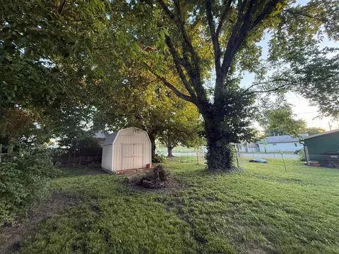Exterior - 207 E Mill St, Circleville, OH 43113 photo 7 of 13