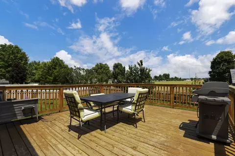 Exterior - 1624 E Turkey Run Dr, Newark, OH 43055 photo 4 of 6