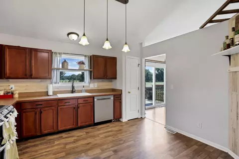 Kitchen - 1624 E Turkey Run Dr, Newark, OH 43055 photo 2 of 4