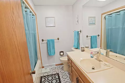 Bath - 437 Garden Pl, Marion, OH 43302 photo 1 of 2
