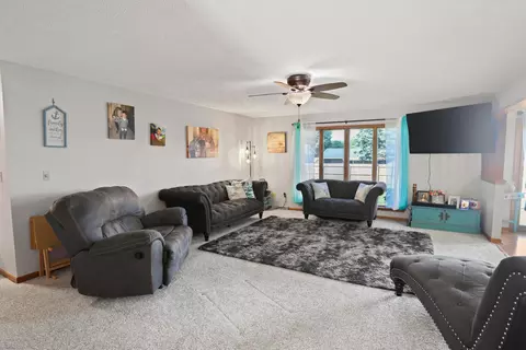 Living - 437 Garden Pl, Marion, OH 43302 photo 1 of 1