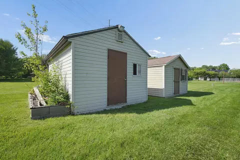 Exterior - 17329 Zig Zag Dr, Circleville, OH 43113 photo 6 of 7