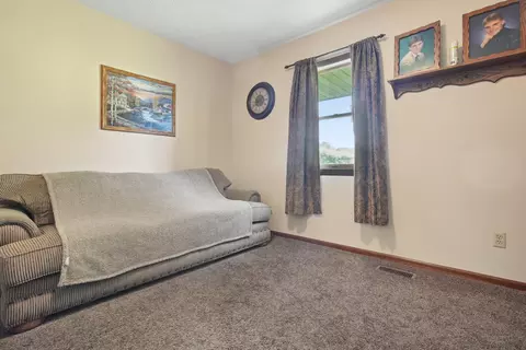 Bedroom - 17329 Zig Zag Dr, Circleville, OH 43113 photo 1 of 3