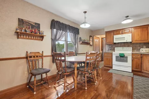 Dining - 17329 Zig Zag Dr, Circleville, OH 43113 photo 1 of 2