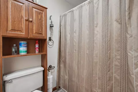 Bath - 17329 Zig Zag Dr, Circleville, OH 43113 photo 3 of 3
