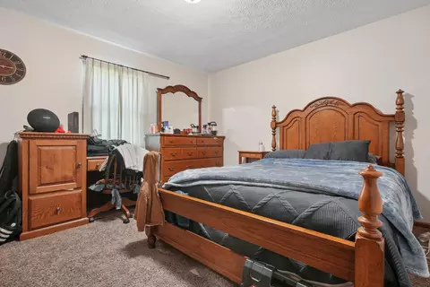 Bedroom - 17329 Zig Zag Dr, Circleville, OH 43113 photo 2 of 3