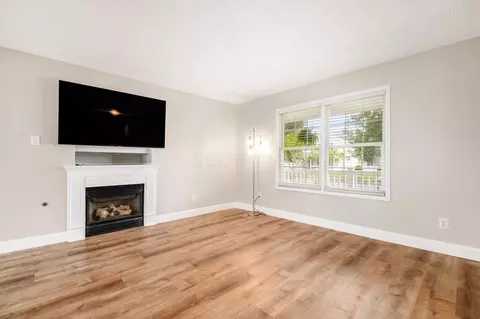 Living - 9181 Constitution Ave, Orient, OH 43146 photo 4 of 7
