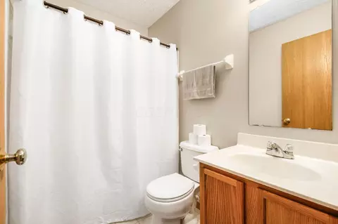 Bath - 9181 Constitution Ave, Orient, OH 43146 photo 2 of 3