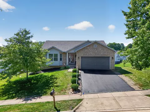 313 Weatherburn Dr, Pataskala, OH 43062