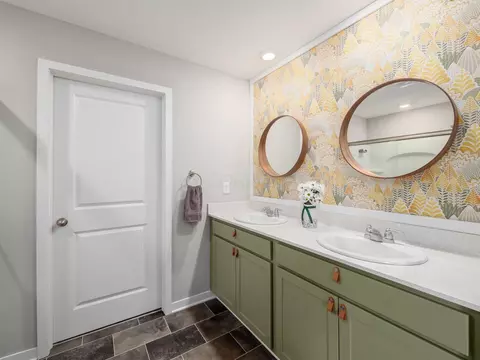 Bath - 286 Aaron Dr, Delaware, OH 43015 photo 2 of 5
