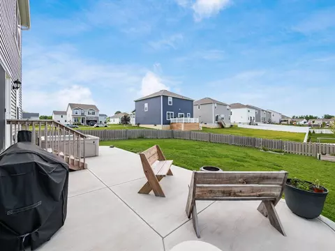 Exterior - 286 Aaron Dr, Delaware, OH 43015 photo 5 of 8
