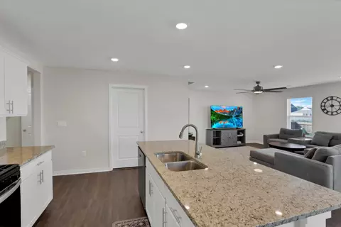Kitchen - 515 Hemingway Ave, Lithopolis, OH 43136 photo 4 of 6