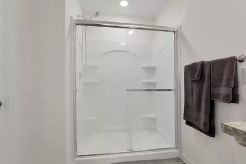 Bath - 515 Hemingway Ave, Lithopolis, OH 43136 photo 5 of 6
