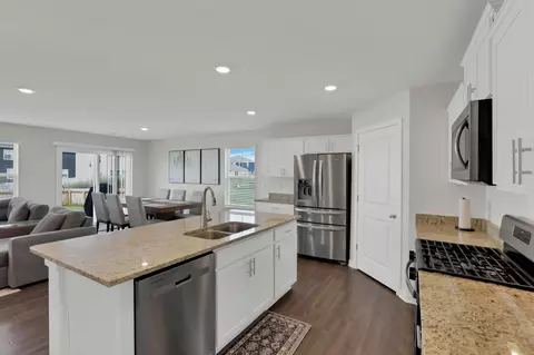 Kitchen - 515 Hemingway Ave, Lithopolis, OH 43136 photo 3 of 6