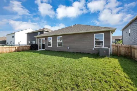 Exterior - 515 Hemingway Ave, Lithopolis, OH 43136 photo 7 of 9