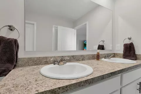 Bath - 515 Hemingway Ave, Lithopolis, OH 43136 photo 4 of 6