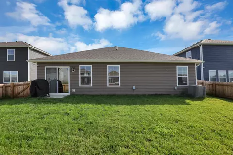 Exterior - 515 Hemingway Ave, Lithopolis, OH 43136 photo 6 of 9