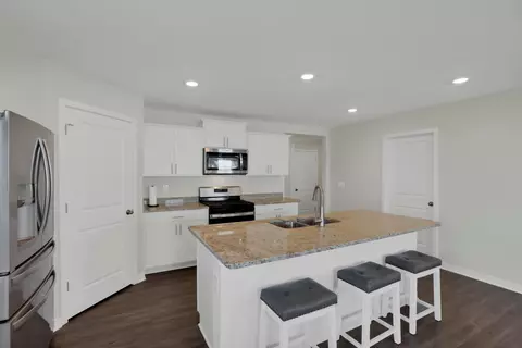 Kitchen - 515 Hemingway Ave, Lithopolis, OH 43136 photo 1 of 6